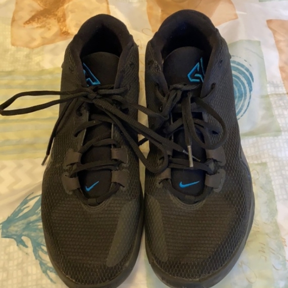 Men sports shoes